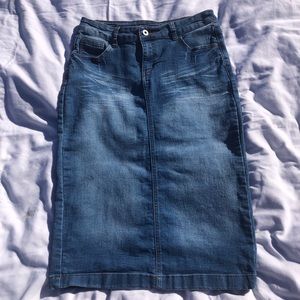Denim skirt. Like new